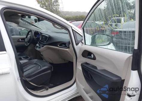 2020 Chrysler Voyager Lxi из США, поврежденный, VIN 2C4RC1DG1LR264995